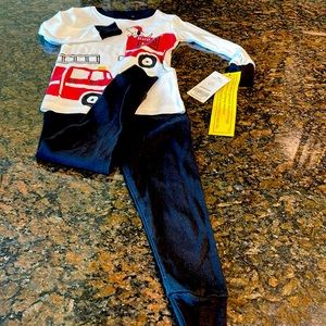 Black/White Carter’s pajama set for 18M old.
